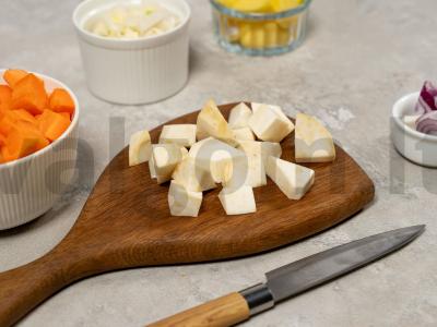 Kepta vištiena su šakniavaisiais Žingsnis 1