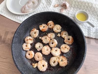 Salotos su krevetėmis, mangais ir avokadu Žingsnis 1