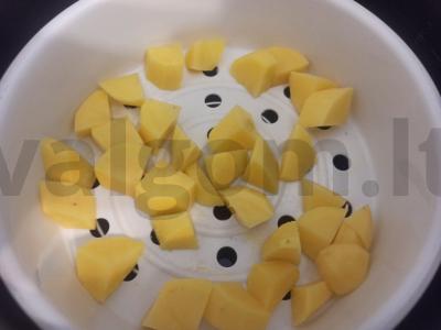 Bulvės su faršu ir grybų padažu Žingsnis 1