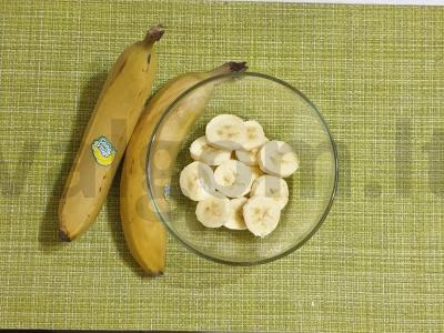 Rūgštaus pieno blynai su keptu bananais Žingsnis 4