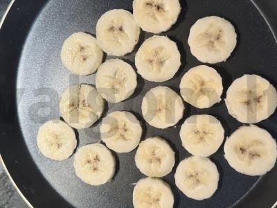 Rūgštaus pieno blynai su keptu bananais Žingsnis 5