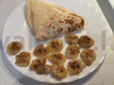 Rūgštaus pieno blynai su keptu bananais pagrindine nuotrauka