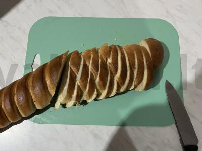 Krustiniai užkandžių tostai su raudona žuvimi Žingsnis 1