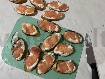 Krustiniai užkandžių tostai su raudona žuvimi Žingsnis 10