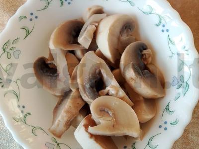 Spagečiai su krevetėmis ir grybais grietinėlės padaže Žingsnis 5