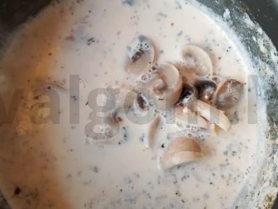 Spagečiai su krevetėmis ir grybais grietinėlės padaže Žingsnis 10