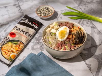 Ramenas su jautiena ir kimchi pagrindine nuotrauka