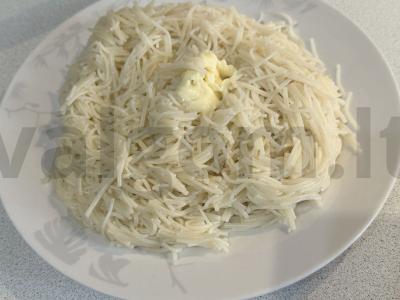 Itališka makaronų su sūriu, alyvuogių aliejumi ir marinuotais grybais Žingsnis 4