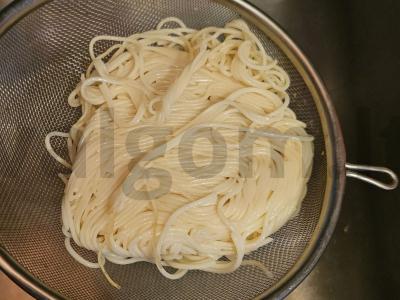 Spagečiai su voveraitėmis pomidorų padaže Žingsnis 4