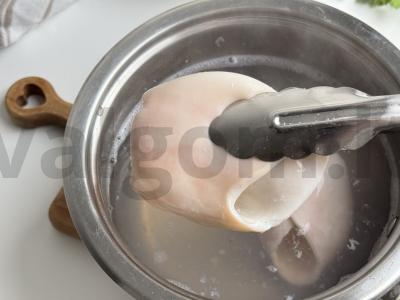 Salotos su kalmarais ir agurkais Žingsnis 1