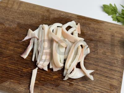 Salotos su kalmarais ir agurkais Žingsnis 2