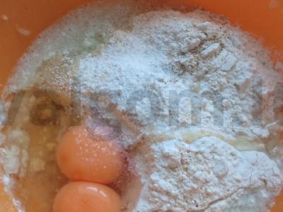 Kepta plekšnė svogūnų tešloje Žingsnis 2