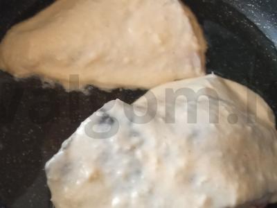 Kepta plekšnė svogūnų tešloje Žingsnis 5