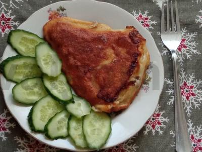 Kepta plekšnė svogūnų tešloje pagrindine nuotrauka