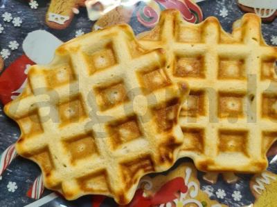 Vafliai ant rūgpienio pagrindine nuotrauka