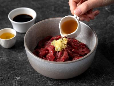 Mėsa wok'e su daržovėmis Žingsnis 1