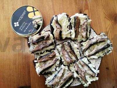 Šventiniai sumuštiniai su šprotų konservais ant Borodino duonos Žingsnis 8