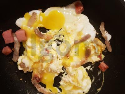 Skani skramblių su bekonu ir sūriu Žingsnis 4