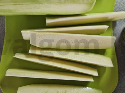 Cukinijų valtelės su sūriu ir česnaku Žingsnis 1