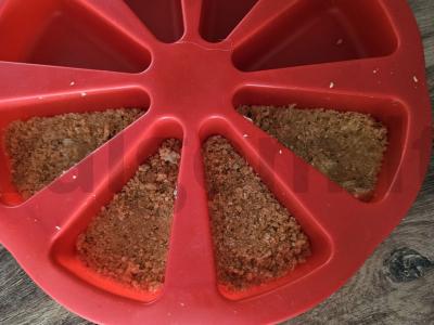 Sūrio pyragas be kepimo su braškių džemu Žingsnis 4