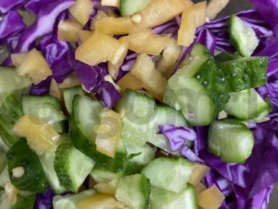 Daržovių salotas iš raudonos kopūsto ir paprikos Žingsnis 5