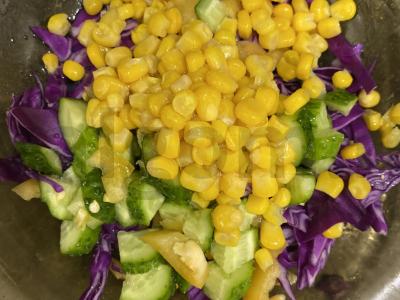 Daržovių salotas iš raudonos kopūsto ir paprikos Žingsnis 7