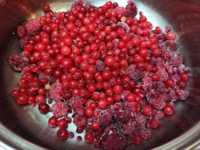 Šaldytų uogų kompotas Žingsnis 1