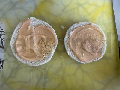 Burgeris su sultingais filė gabalėliais ir daržovėmis Žingsnis 2