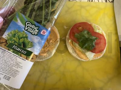 Burgeris su sultingais filė gabalėliais ir daržovėmis Žingsnis 4