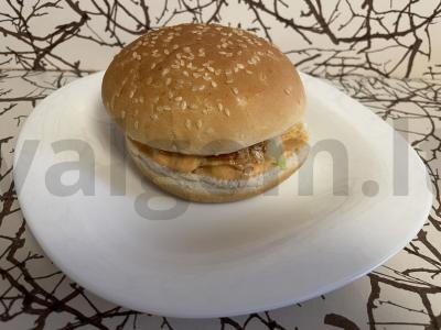 Burgeris su sultingais filė gabalėliais ir daržovėmis Žingsnis 6