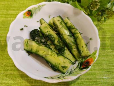 Užkandis „Sukrėsti agurkai“ pagrindine nuotrauka