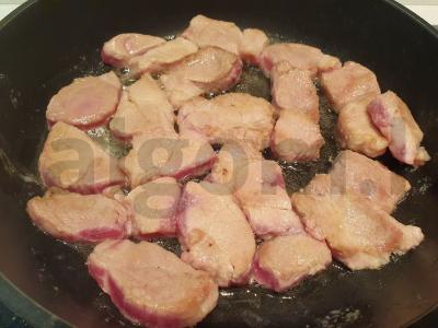 Kiaulienos kaklas - grietinėlės padaže Žingsnis 2