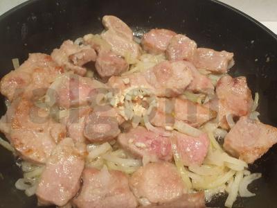 Kiaulienos kaklas - grietinėlės padaže Žingsnis 3