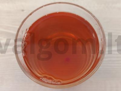 Braškinių ir serbentų gėrimas su obuolių sultimis pagrindine nuotrauka