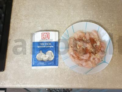 Krištolinė šašlykinė su vištiena, paprika ir žolelėmis Žingsnis 2