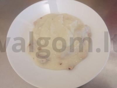 Pieninė manų košė su varške ir riešutais pagrindine nuotrauka