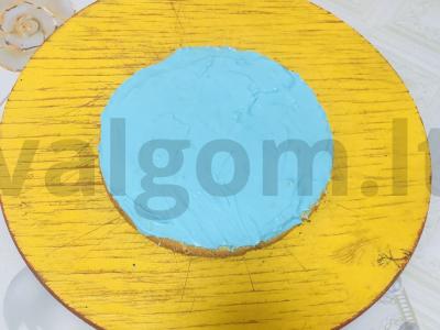 Biskvitinis tortas su karamele ir lazdyno riešutais Žingsnis 14