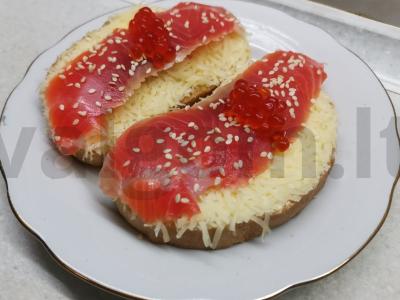 Sumuštiniai su silke ir sūriu pagrindine nuotrauka