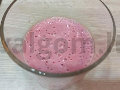 Vyšnių smoothie pagrindine nuotrauka