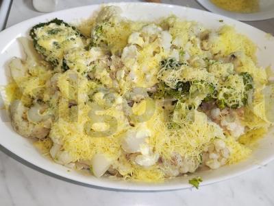 Žiedinių kopūstų ir brokolių apkepas su sūriu Žingsnis 4