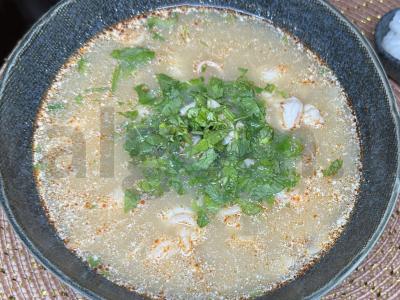 Sriuba pagal „Tom Yum“ motyvus pagrindine nuotrauka