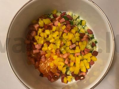 Salotas „Fejerverkas“ su apkepintomis dešromis Žingsnis 7