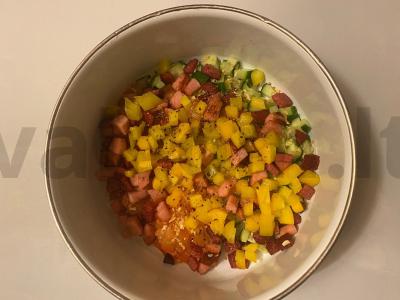 Salotas „Fejerverkas“ su apkepintomis dešromis Žingsnis 8