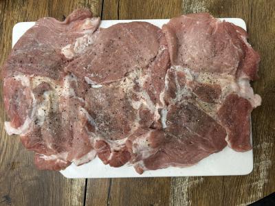 Kiaulienos sprandinės ritinys su salierais folijoje Žingsnis 3