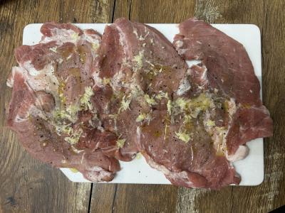 Kiaulienos sprandinės ritinys su salierais folijoje Žingsnis 5