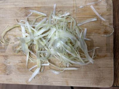 Kiaulienos sprandinės ritinys su salierais folijoje Žingsnis 6