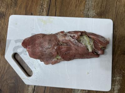 Kiaulienos sprandinės ritinys su salierais folijoje Žingsnis 8