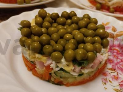 Naujųjų metų vyriškas salotas pagrindine nuotrauka