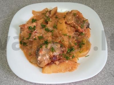 Menkių patiekalas Astrakane pietums pagrindine nuotrauka