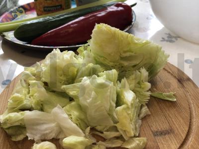 Aštrus salotas su salierais, kukurūzais ir grietine Žingsnis 1